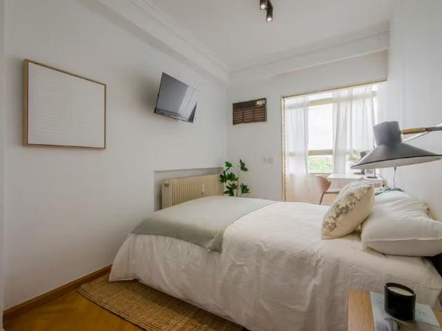 Calle de San Ernesto, Madrid, Community of Madrid 28002