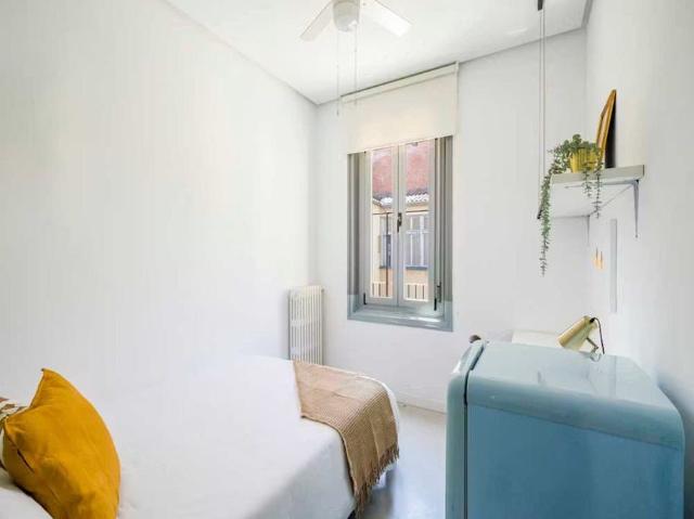 Calle de San Lorenzo, Madrid, Community of Madrid 28004
