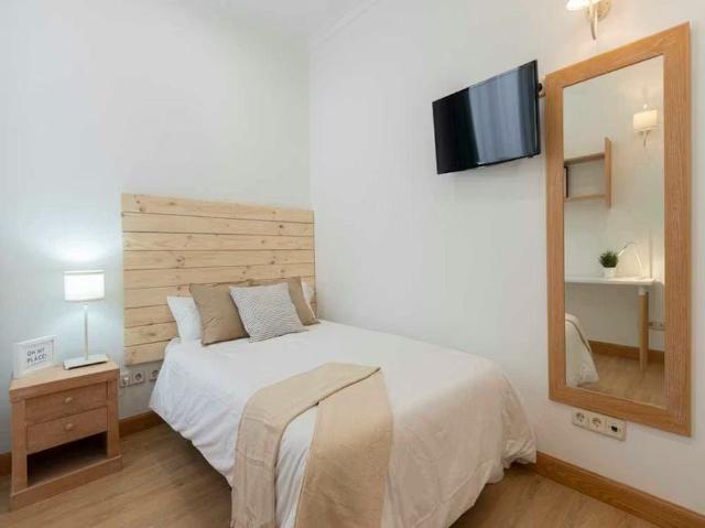 Calle de San Lorenzo, Madrid, Community of Madrid 28004