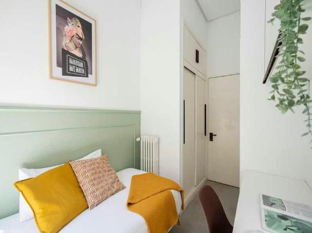 Calle de San Lorenzo, Madrid, Community of Madrid 28004