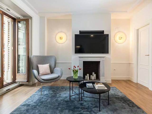 Calle del Almirante, Madrid, Community of Madrid 28004