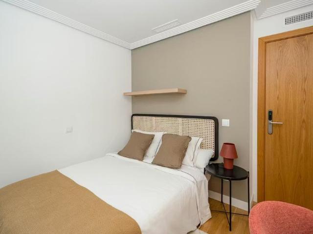 Calle del Doctor Fleming, Madrid, Community of Madrid 28036