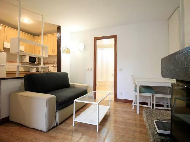 Calle del Doctor Fleming, Madrid, Community of Madrid 28036