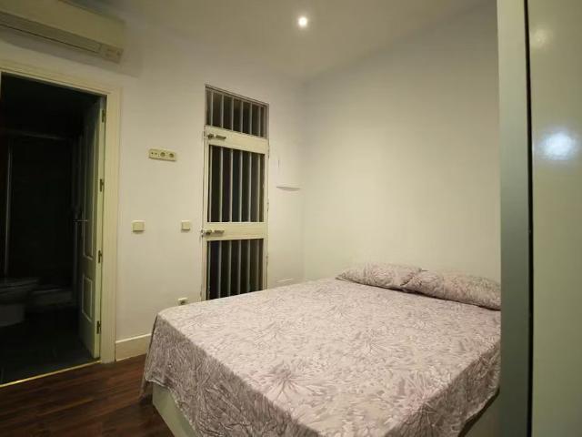 Calle del Duque de Sesto, Madrid, Community of Madrid 28009