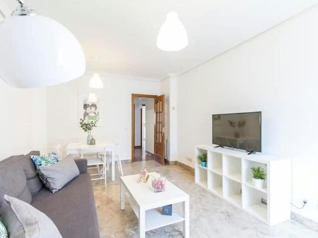 Calle del Escorial, Madrid, Community of Madrid 28004