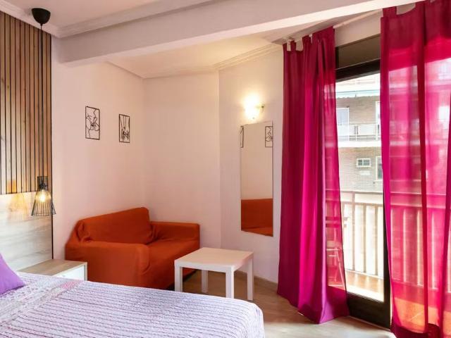 Calle del Jilguero, Madrid, Community of Madrid 28025
