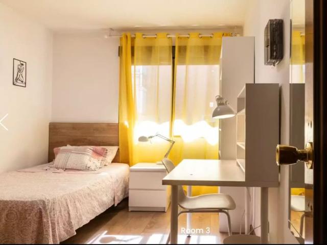 Calle del Jilguero, Madrid, Community of Madrid 28025
