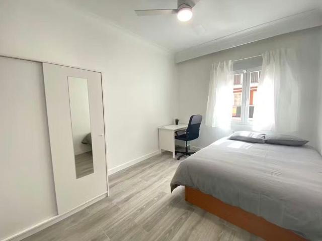 Calle del Oasis, Madrid, Community of Madrid 28021