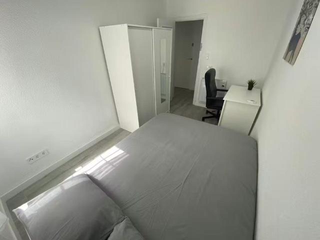 Calle del Oasis, Madrid, Community of Madrid 28021
