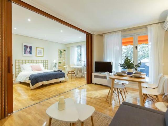 Calle del Pinar, Madrid, Community of Madrid 28006