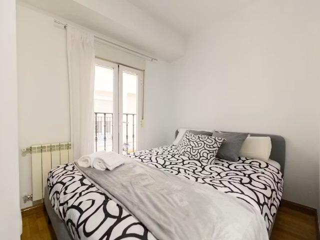 Calle del Prado, Madrid, Community of Madrid 28014