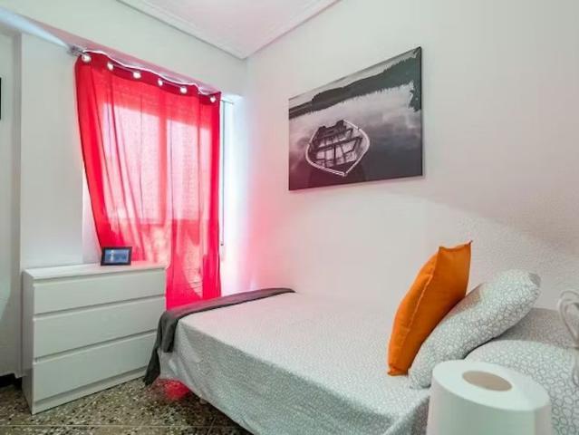 Calle Oriente, Valencia, Valencian Community 46006