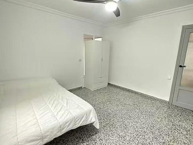 Calle Plus Ultra, Valencia, Valencian Community 46006