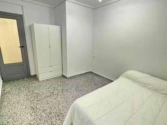 Calle Plus Ultra, Valencia, Valencian Community 46006