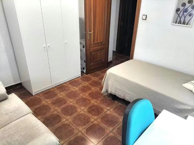 Calle Santos Justo y Pastor, Valencia, Valencian Community 46022