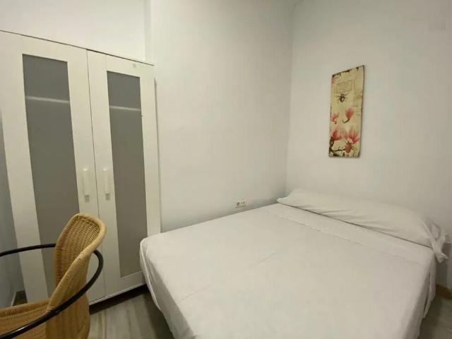 Calle San Luis, Sevilla, Andalusia 41003