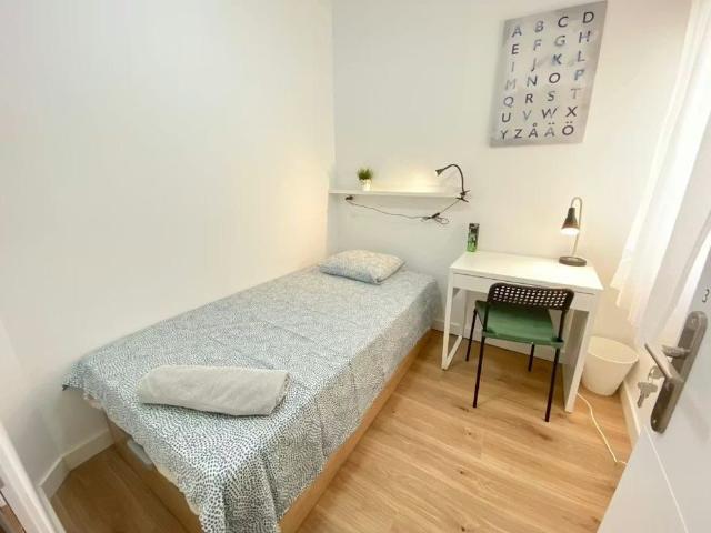 Calle Sierra de Monchique, Madrid, Community of Madrid 28053