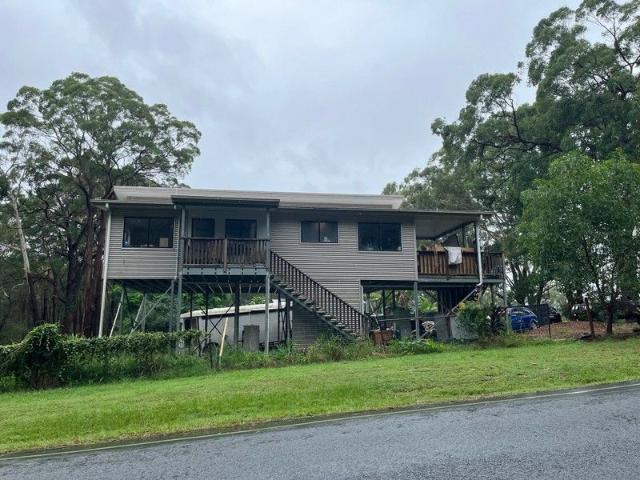 Calling all bargain hunters finish off this 4 bedroom home!