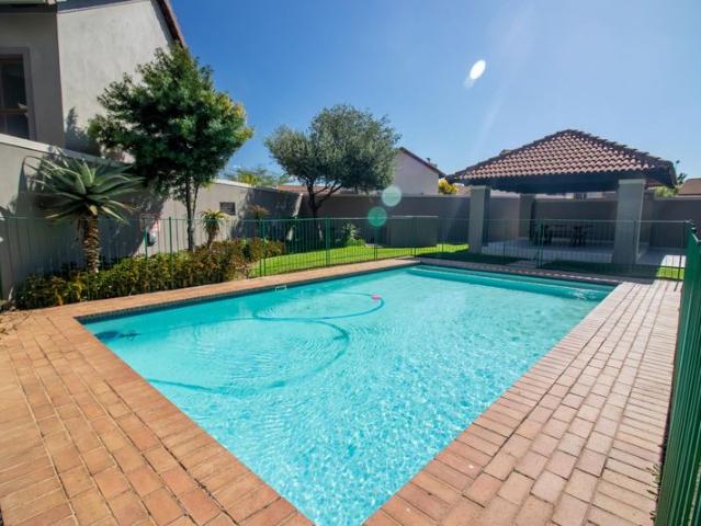 Calling all corporate clients! Beautiful executive home in Dainfern area