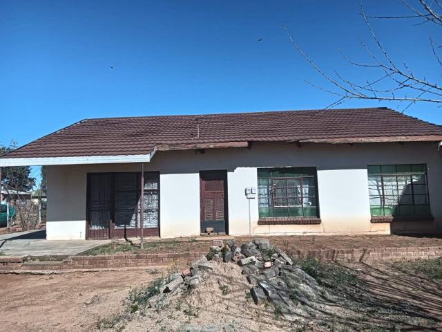 Calling all investors and buyers looking for a renovation project!