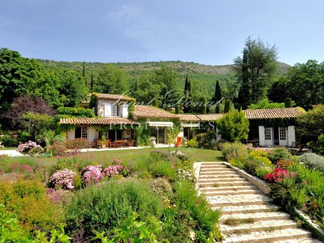 Calme Absolu et charme: Villa + maison d’invités et dépendance