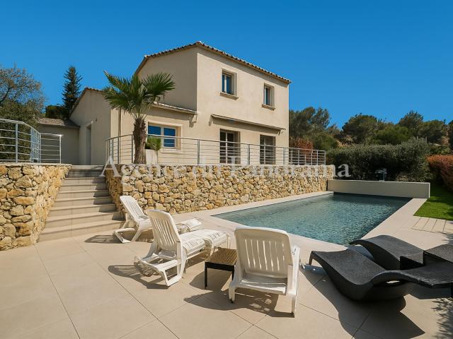 Calme Et Vue Pour Cette Villa D'inspiration Contemporaine 145m² Peymeinade