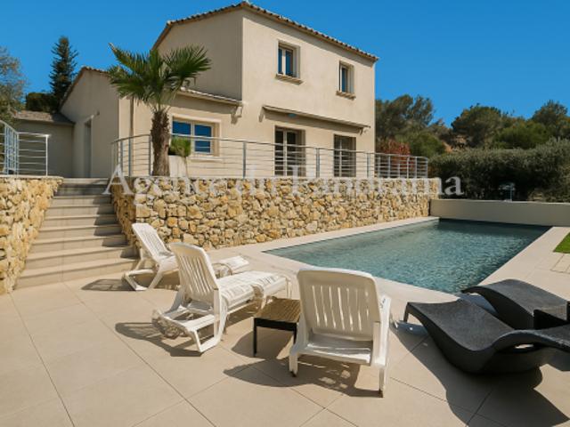 CALME ET VUE POUR CETTE VILLA D'INSPIRATION CONTEMPORAINE