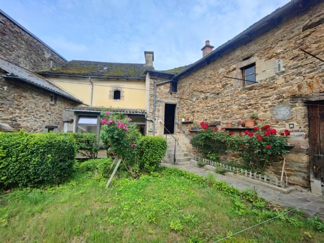 CALMONT MAISON AVEC JARDIN A RENOVER