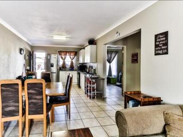 captivating 2 bedroom flat to let in.