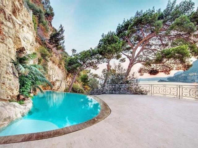 Cap d’Ail: Villa en première ligne de mer