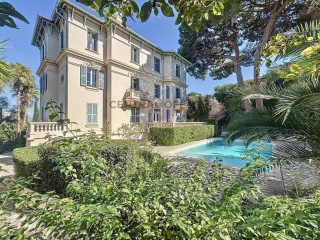 CAP D’ANTIBES, Appartement 4 pièces dans une résidence belle. 125m² Antibes