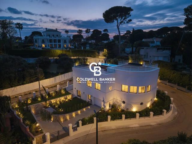 Cap d’Antibes | Exclusivité — Villa Art Déco rénovée avec vi. 280m² Antibes