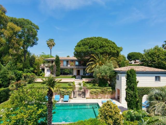 Cap d’Antibes – Élégante propriété avec intimité absolue sur. 418m² Antibes