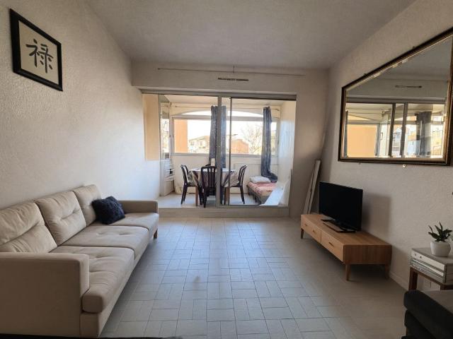 CAP D'AGDE, PROCHE DU PORT, STUDIO AVEC SA LOGGIA FERMÉ