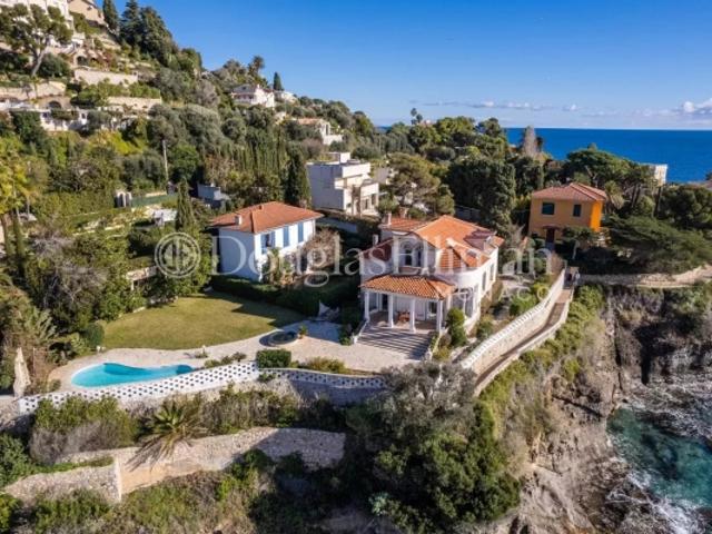 CAP D'AIL Villa en bord de mer