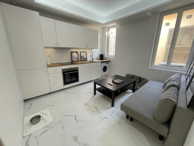 CAP D'AIL Limite MONACO 2 PIECES Dernier étage 37 m² Et