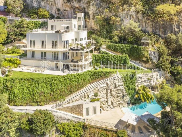 Cap D'ail Magnifique villa pieds dans l'eau 588m² Cap d'Ail