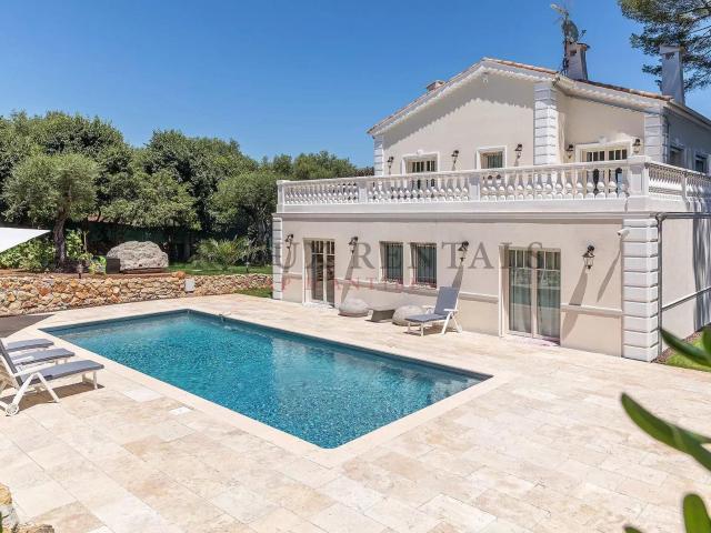 CAP D'ANTIBES Coté Garoupe, villa récente 241m² Antibes