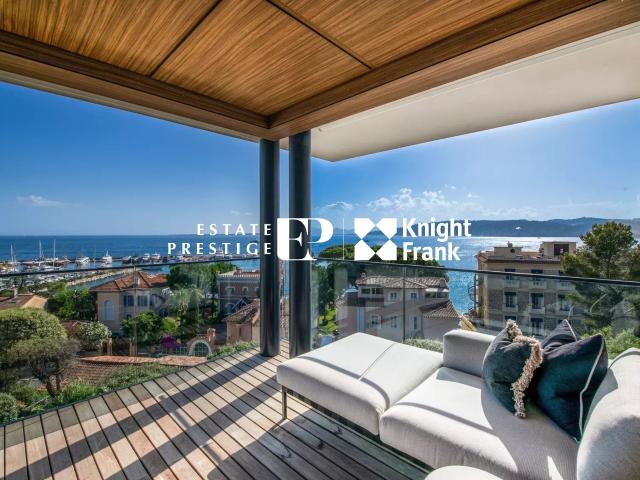 CAP D'ANTIBES Appartement au dernier étage avec vue mer panoramique