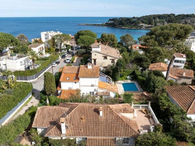 CAP D'ANTIBES Emplacement exceptionnel Charmante villa de 120 m² à deux pas de la plage