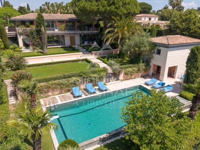 Cap d'Antibes – Élégance contemporaine dans un domaine privé et sécurisé