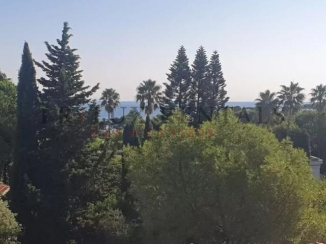 Cap d'Antibes – Superbe 3 Pièces avec Vue Mer à Deux Pas des Plages de la Garoupe