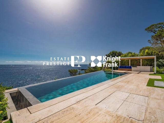 CAP D'ANTIBES: Une superbe Villa en front de mer