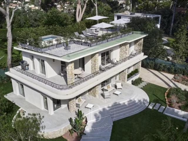 CAP D'ANTIBES VILLA CONTEMPORAINE PROCHE PLAGE AVEC VUE MER