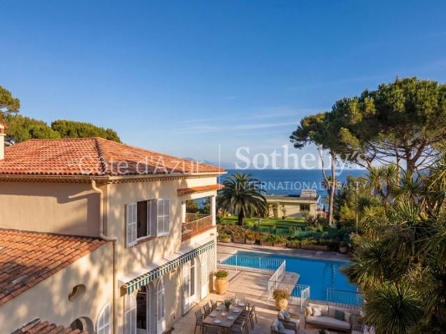 Cap d'Antibes villa avec vue mer piscine et fort potentiel à quelques pas du littoral