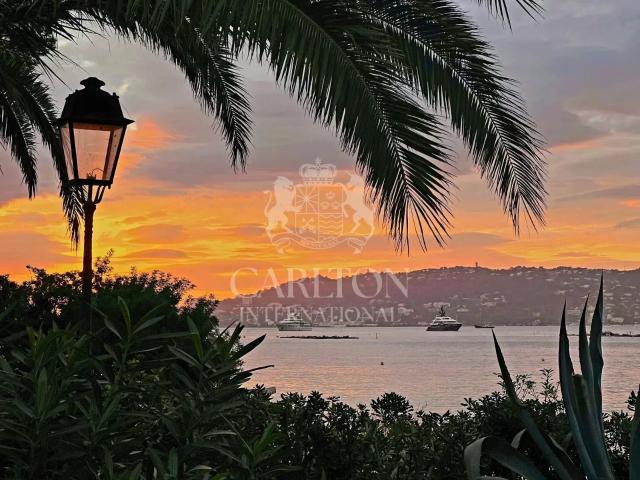 Cap d'Antibes Villa d'exception pieds dans l'eau 142m² Antibes
