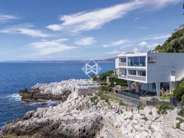 Cap de Nice: Exceptionnelle villa contemporaine pied dans l'eau récemment rénovée
