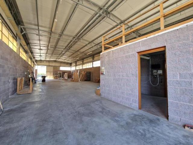Capannone commerciale in affitto a Avenza Carrara 300 mq Rif: 1410535
