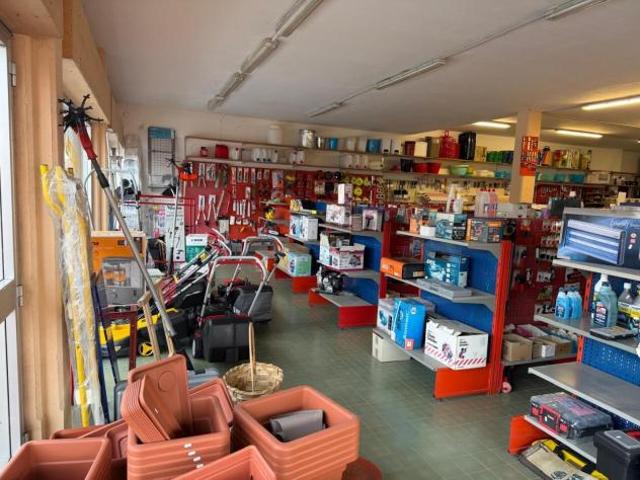 Capannone commerciale in vendita a Castelnuovo Magra 600 mq Rif: 1395621