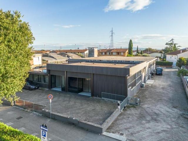 Capannone commerciale in vendita a Fornacette Calcinaia 1000 mq Rif: 1359503